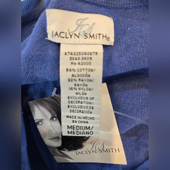 Jaclyn Smith Blue Knit Top With Floral Embroidered Vneck. Brand New With Tags. - Picture 6 of 7